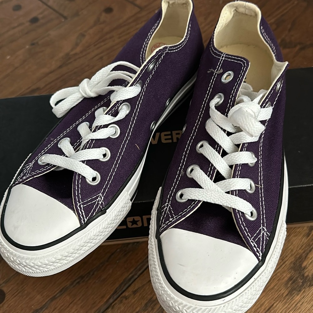 Purple converse men’s 6/women’s 8/eur 39, used once, but in very good condition.